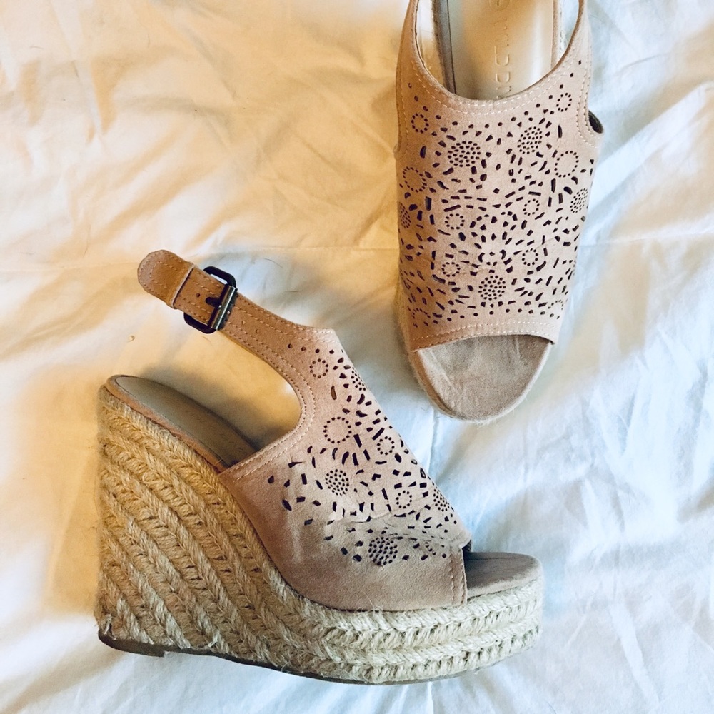 Wild Diva tan wedges